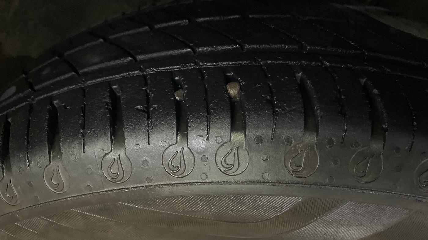 2025 Tata Tiago XZ PLUS CNG DUAL TONE, CNG, Manual, 16,412 km, Right Front Tyre Tread