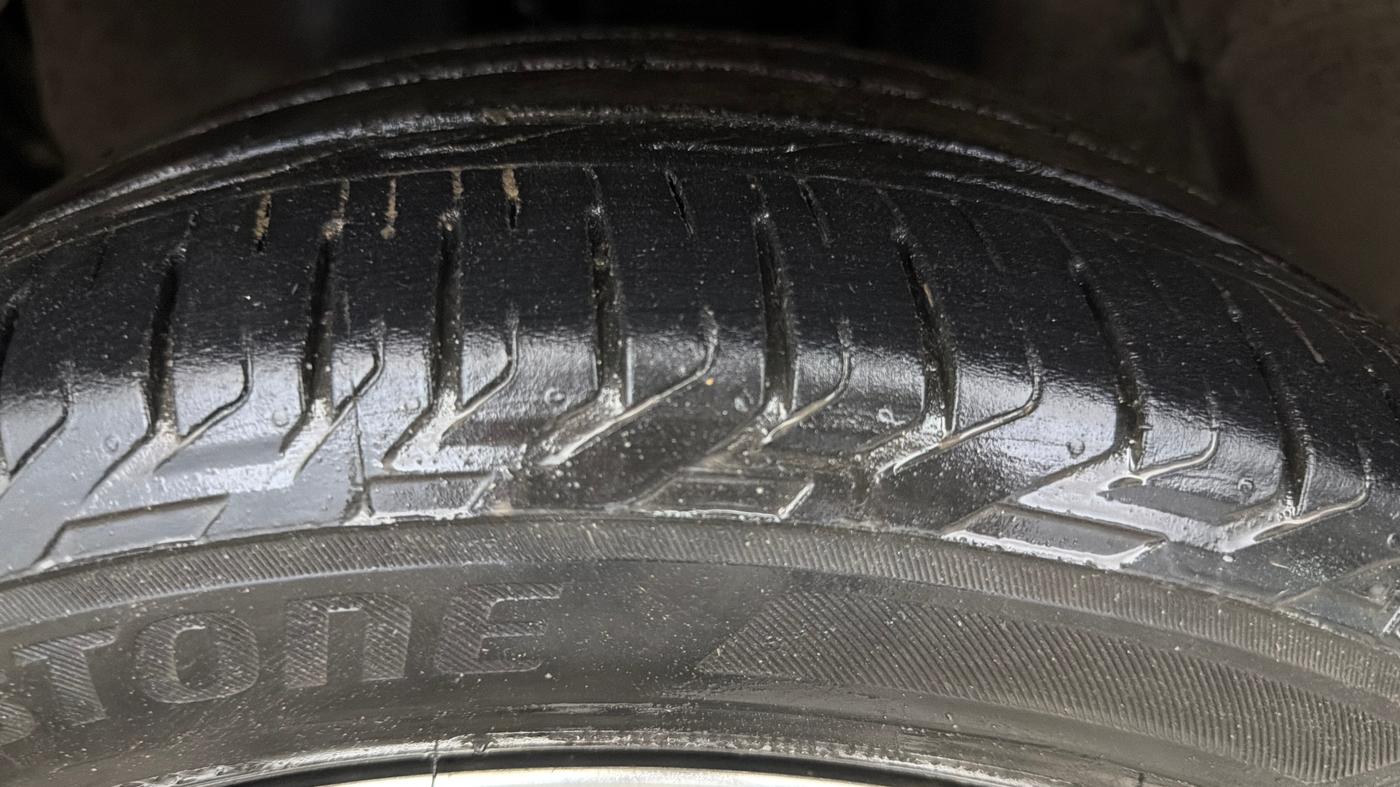 2022 Toyota Innova Crysta 2.7 ZX AT 7 STR, Petrol, Automatic, 62,807 km, Left Front Tyre Tread