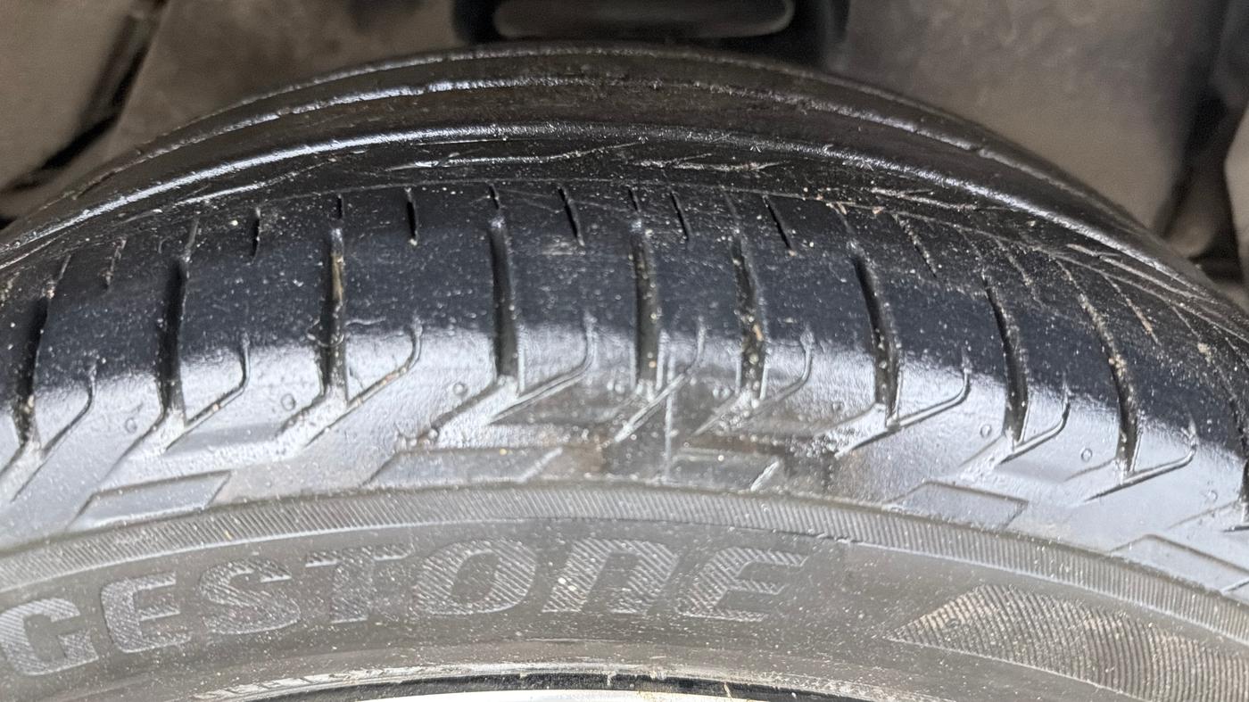 2022 Toyota Innova Crysta 2.7 ZX AT 7 STR, Petrol, Automatic, 62,807 km, Right Front Tyre Tread