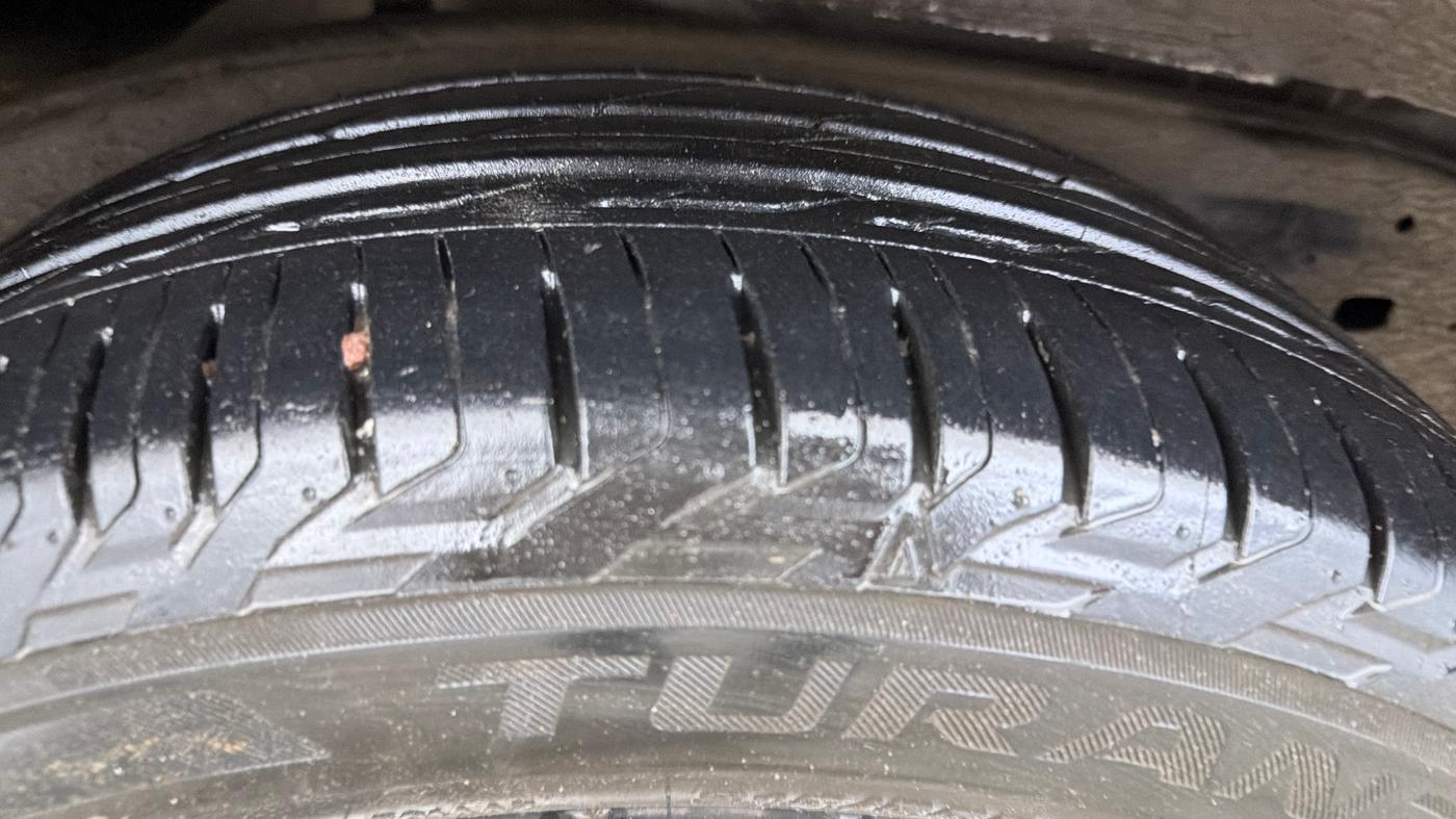 2022 Toyota Innova Crysta 2.7 ZX AT 7 STR, Petrol, Automatic, 62,807 km, Right Rear Tyre Tread