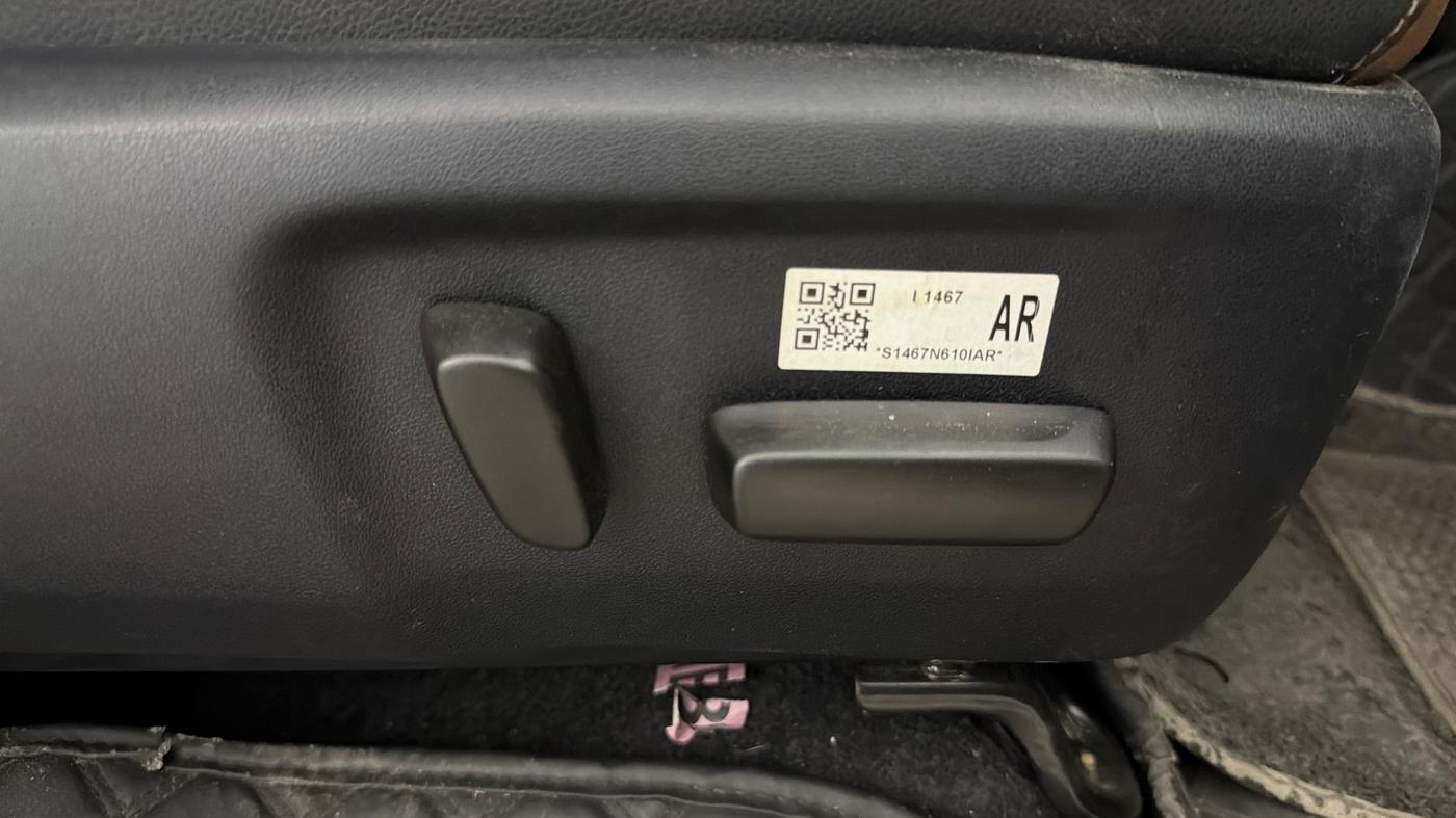 2022 Toyota Innova Crysta 2.7 ZX AT 7 STR, Petrol, Automatic, 62,807 km, Driver Side Adjustment Panel