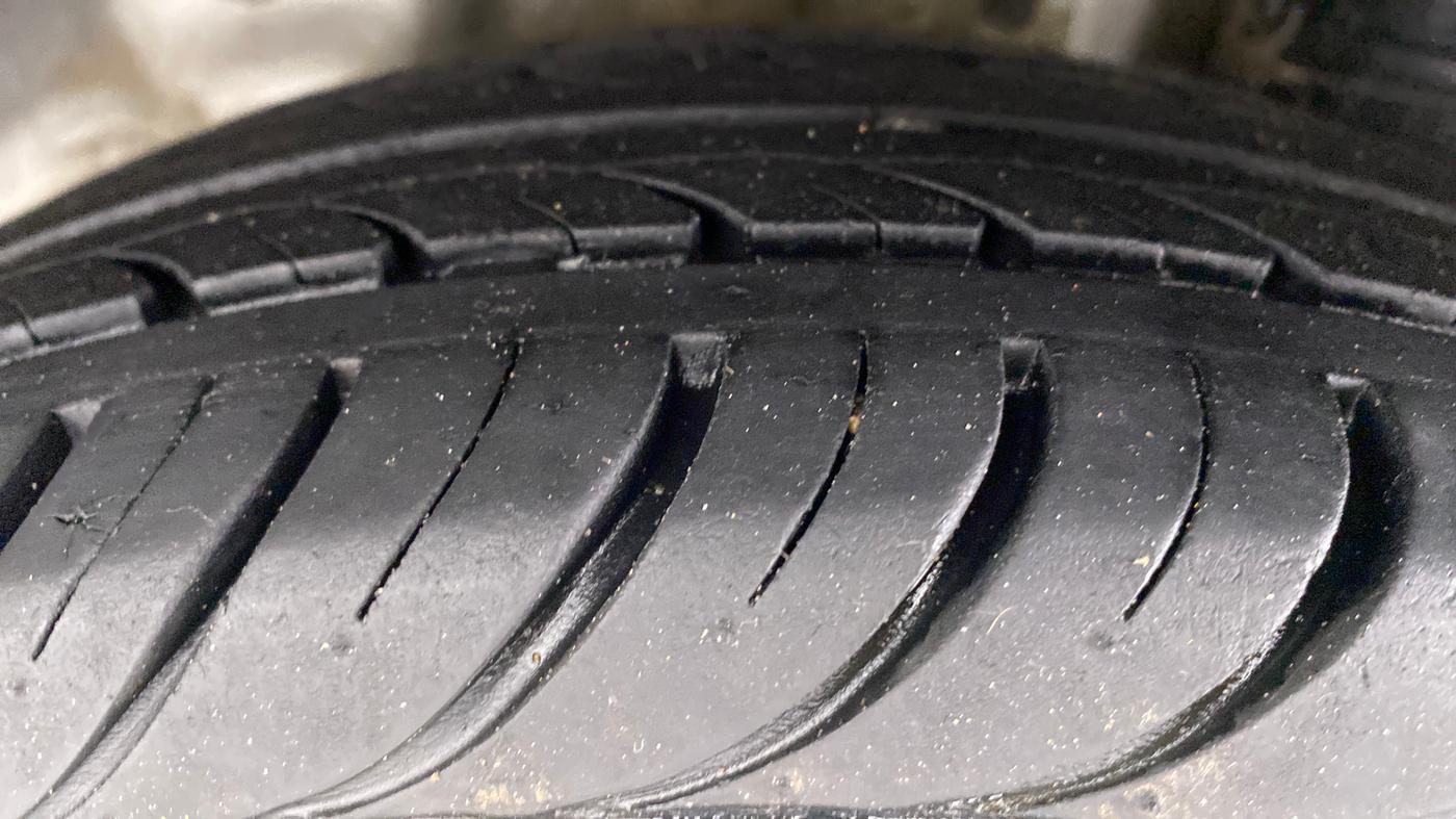 2017 Hyundai Eon ERA PLUS, Petrol, Manual, 42,784 km, Left Rear Tyre Tread