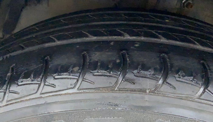 2018 Maruti Ciaz ZETA 1.4  MT PETROL, Petrol, Manual, 72,624 km, Left Front Tyre Tread