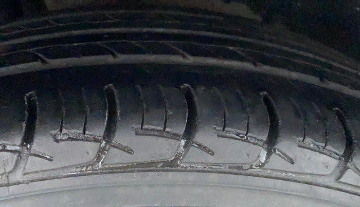 2018 Maruti Ciaz ZETA 1.4  MT PETROL, Petrol, Manual, 72,624 km, Right Rear Tyre Tread