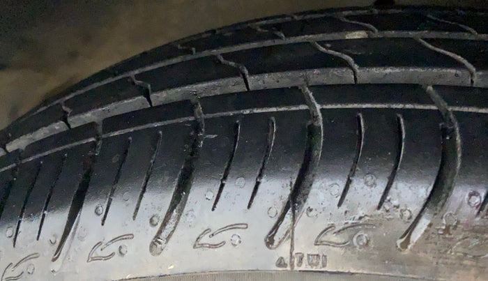 2018 Maruti Ciaz ZETA 1.4  MT PETROL, Petrol, Manual, 72,624 km, Right Front Tyre Tread