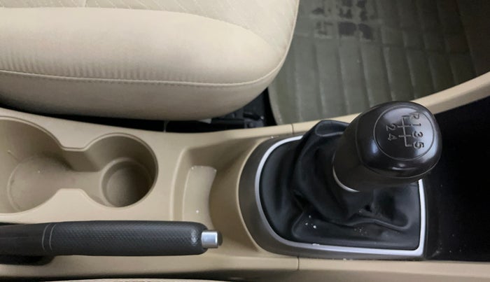 2016 Hyundai Verna 1.6 VTVT SX, Petrol, Manual, 70,675 km, Gear Lever