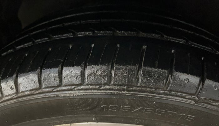 2016 Hyundai Verna 1.6 VTVT SX, Petrol, Manual, 70,675 km, Left Front Tyre Tread