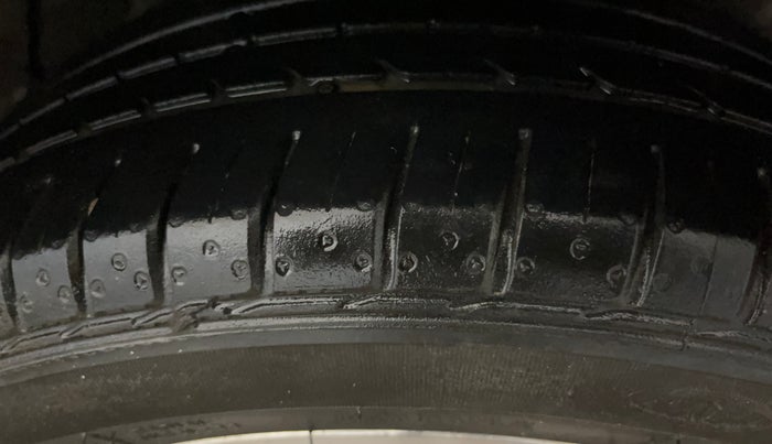 2016 Hyundai Verna 1.6 VTVT SX, Petrol, Manual, 70,675 km, Left Rear Tyre Tread