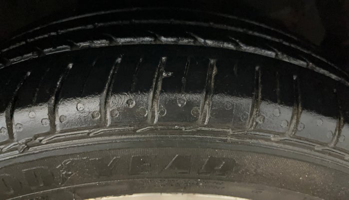 2016 Hyundai Verna 1.6 VTVT SX, Petrol, Manual, 70,675 km, Right Front Tyre Tread
