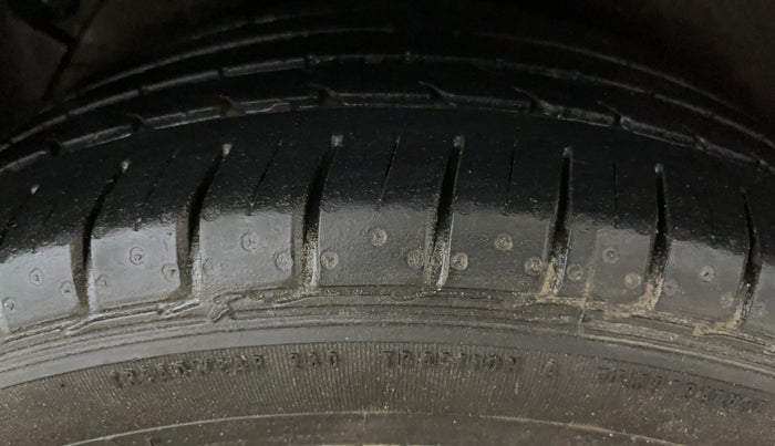 2016 Hyundai Verna 1.6 VTVT SX, Petrol, Manual, 70,675 km, Right Rear Tyre Tread