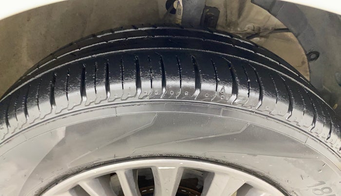 2019 Maruti Ertiga ZXI+ SHVS, Petrol, Manual, 19,251 km, Right Front Tyre Tread