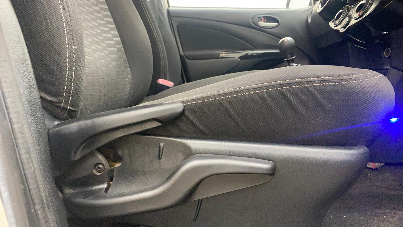 2014 Toyota Etios CROSS 1.4 VD, Diesel, Manual, 80,902 km, Driver Side Adjustment Panel