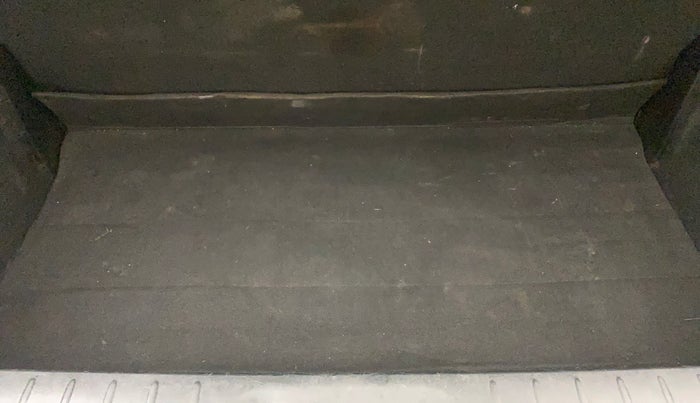 2014 Toyota Etios CROSS 1.4 VD, Diesel, Manual, 80,834 km, Boot Inside