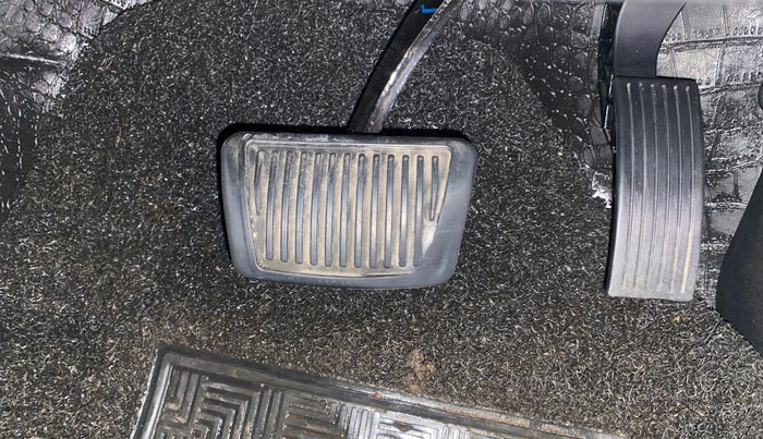 2015 Hyundai Xcent SX AT 1.2 (O), Petrol, Automatic, 1,37,994 km, Pedals