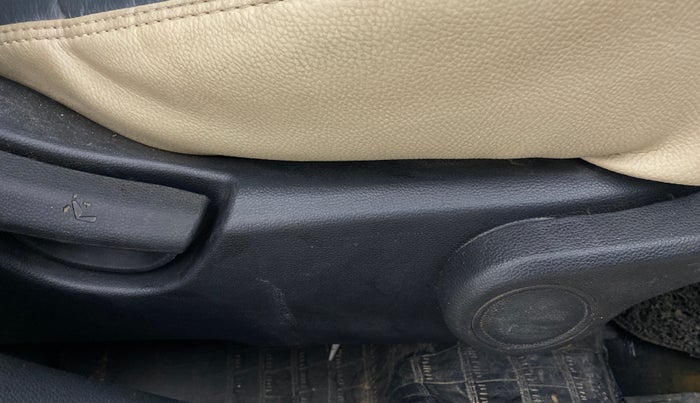 2015 Hyundai Xcent SX AT 1.2 (O), Petrol, Automatic, 1,37,994 km, Driver Side Adjustment Panel