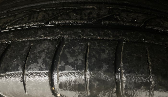 2015 Hyundai Xcent SX AT 1.2 (O), Petrol, Automatic, 1,37,994 km, Right Front Tyre Tread