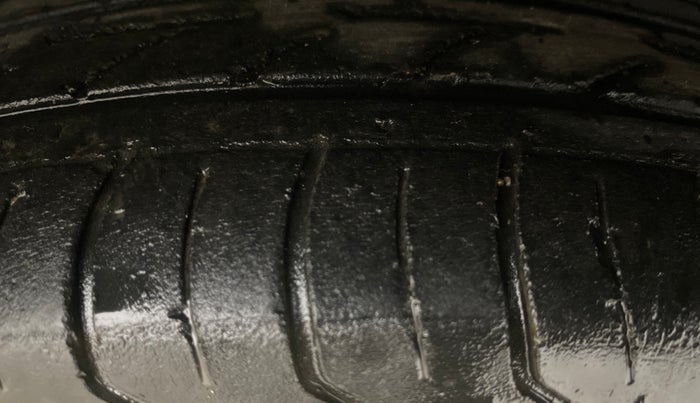 2015 Hyundai Xcent SX AT 1.2 (O), Petrol, Automatic, 1,37,994 km, Left Front Tyre Tread