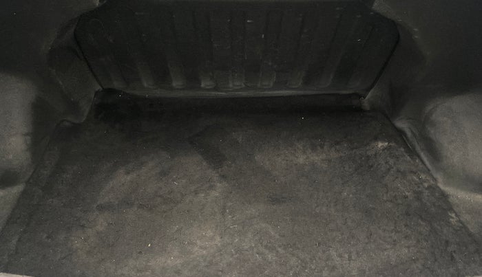 2015 Hyundai Xcent SX AT 1.2 (O), Petrol, Automatic, 1,37,994 km, Boot Inside