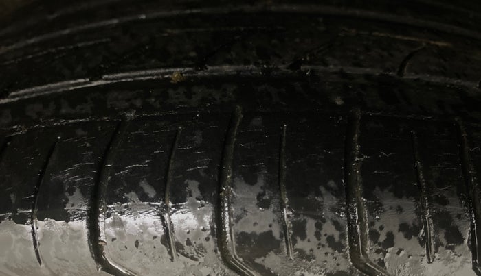 2015 Hyundai Xcent SX AT 1.2 (O), Petrol, Automatic, 1,37,994 km, Left Rear Tyre Tread