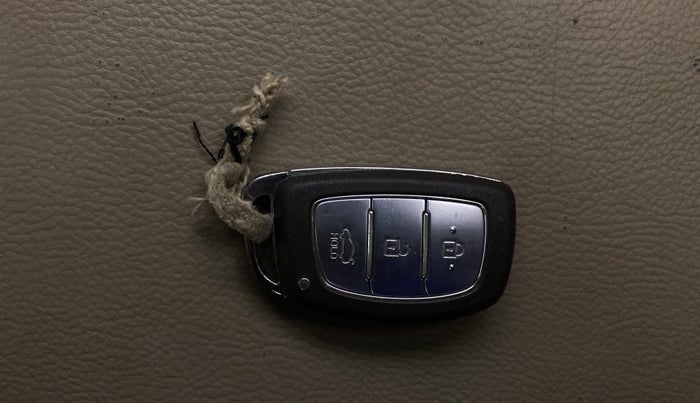 2015 Hyundai Xcent SX AT 1.2 (O), Petrol, Automatic, 1,37,994 km, Key Close Up