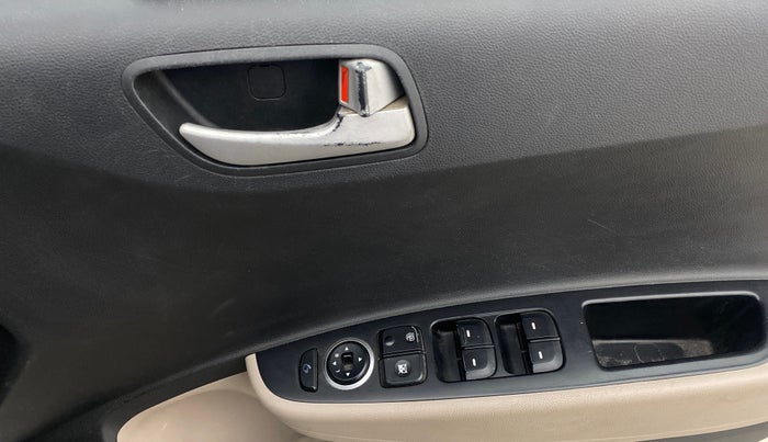 2015 Hyundai Xcent SX AT 1.2 (O), Petrol, Automatic, 1,37,994 km, Driver Side Door Panels Control