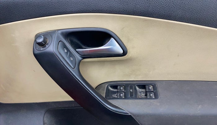 2015 Volkswagen Polo HIGHLINE1.2L, Petrol, Manual, 54,566 km, Driver Side Door Panels Control