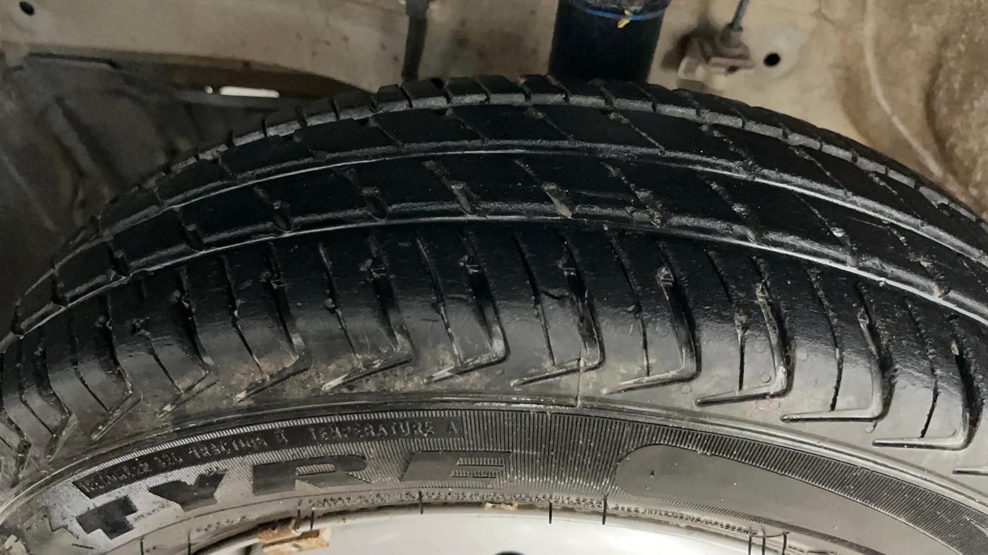 2023 Maruti Alto K10 LXI, Petrol, Manual, 13,254 km, Left Front Tyre Tread