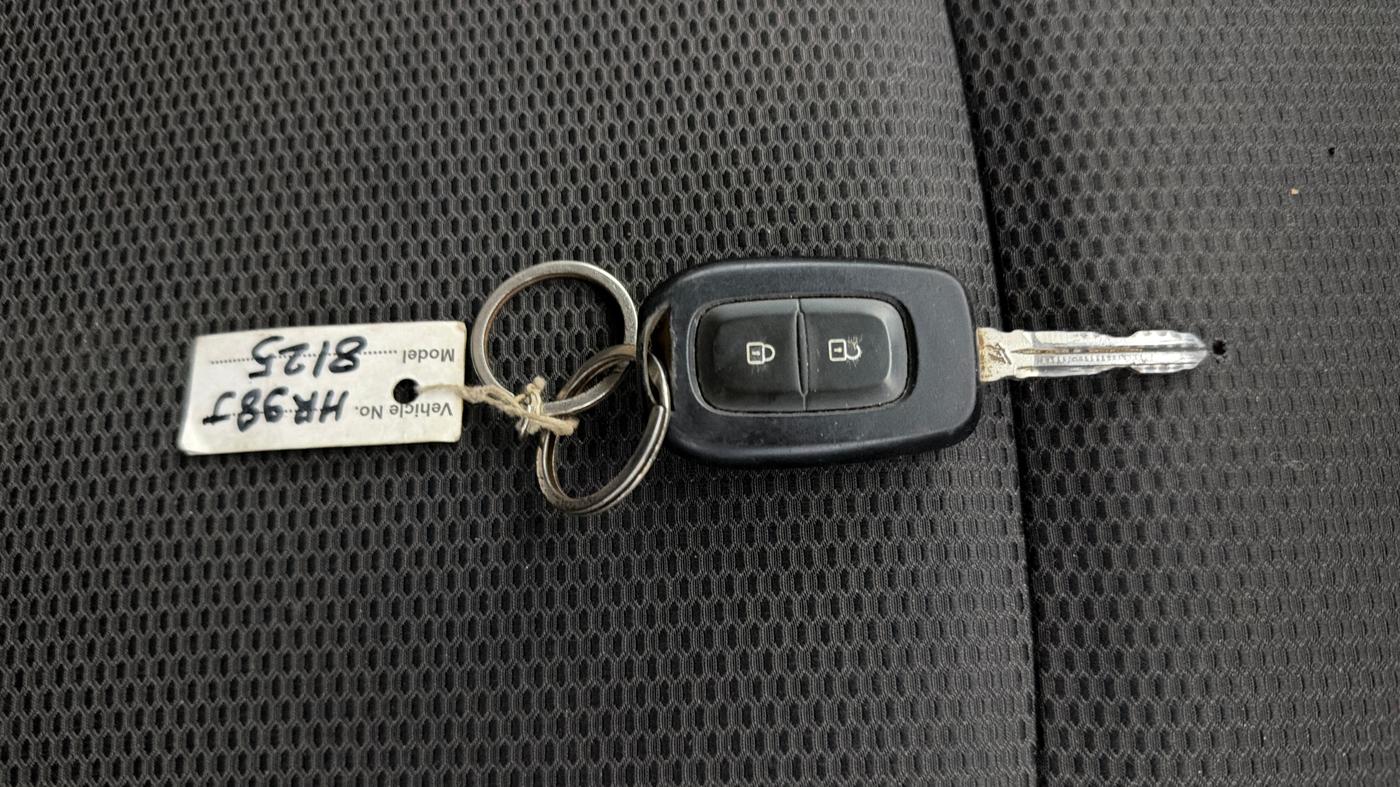2023 Renault TRIBER RXT, Petrol, Manual, 45,953 km, Key Close Up