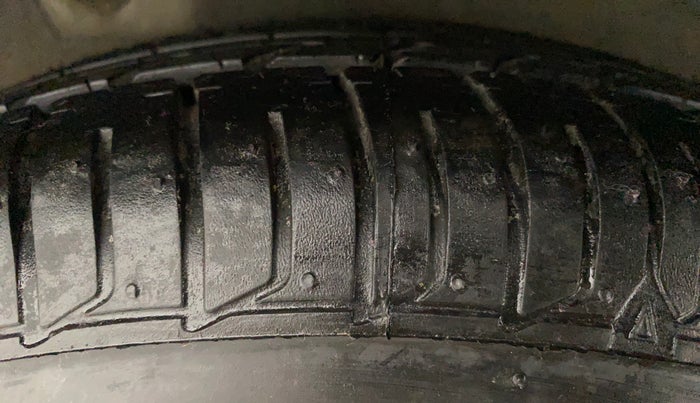 2012 Hyundai i10 MAGNA 1.2, Petrol, Manual, 19,800 km, Right Rear Tyre Tread
