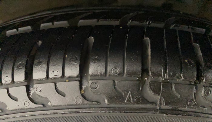 2012 Hyundai i10 MAGNA 1.2, Petrol, Manual, 19,800 km, Left Front Tyre Tread