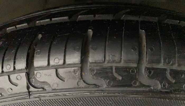 2012 Hyundai i10 MAGNA 1.2, Petrol, Manual, 19,800 km, Right Front Tyre Tread