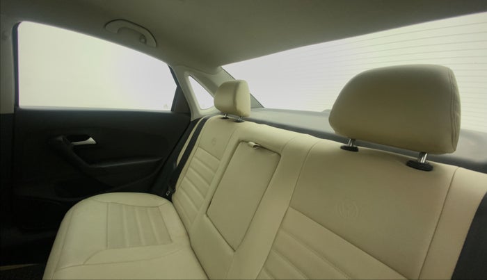2016 Volkswagen Vento COMFORTLINE 1.6, Petrol, Manual, 97,106 km, Right Side Rear Door Cabin