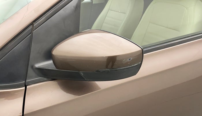 2016 Volkswagen Vento COMFORTLINE 1.6, Petrol, Manual, 97,106 km, Left rear-view mirror - Indicator light has minor damage