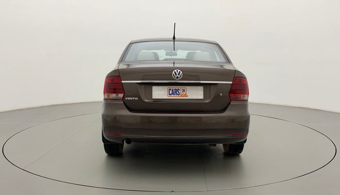 2016 Volkswagen Vento COMFORTLINE 1.6, Petrol, Manual, 97,106 km, Back/Rear