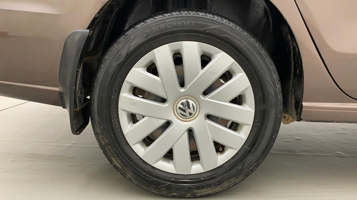 2016 Volkswagen Vento COMFORTLINE 1.6, Petrol, Manual, 97,106 km, Right Rear Wheel