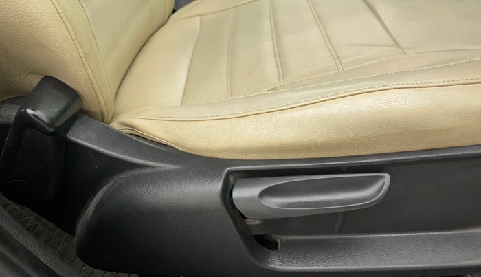 2016 Volkswagen Vento COMFORTLINE 1.6, Petrol, Manual, 97,106 km, Driver Side Adjustment Panel