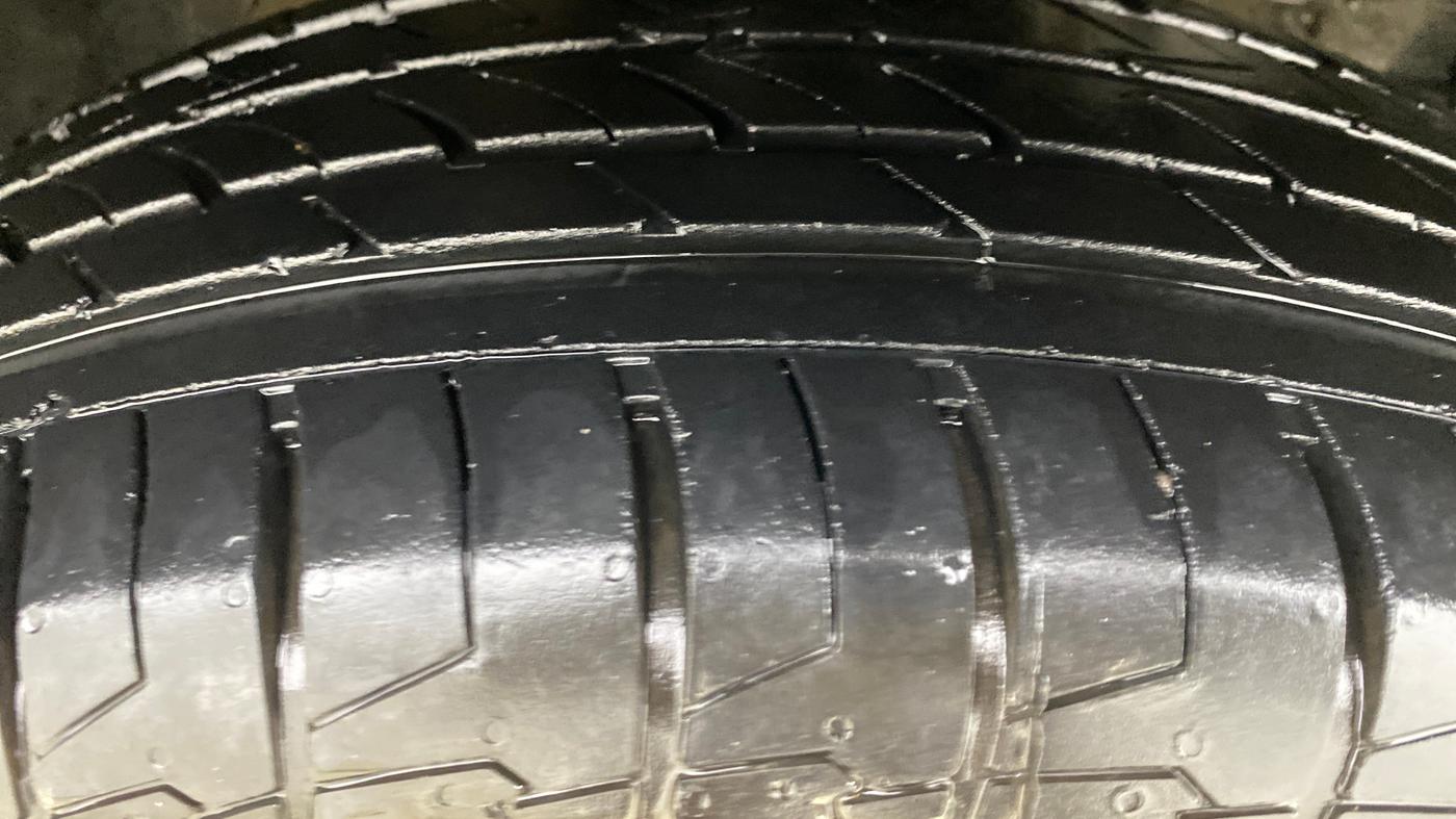 2021 Toyota URBAN CRUISER HIGH GRADE MT, Petrol, Manual, 1,21,932 km, Right Front Tyre Tread
