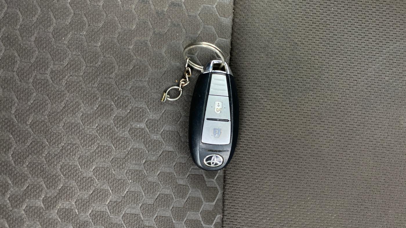 2021 Toyota URBAN CRUISER HIGH GRADE MT, Petrol, Manual, 1,21,932 km, Key Close Up
