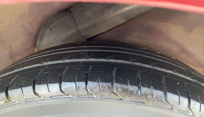 2014 Hyundai i10 MAGNA 1.1, Petrol, Manual, 1,03,618 km, Left Rear Tyre Tread
