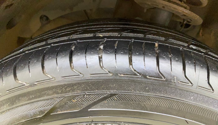 2017 Maruti Baleno ALPHA PETROL 1.2, Petrol, Manual, 1,04,076 km, Left Front Tyre Tread