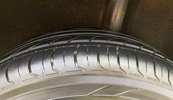 2017 Maruti Baleno ALPHA PETROL 1.2, Petrol, Manual, 1,04,076 km, Left Rear Tyre Tread