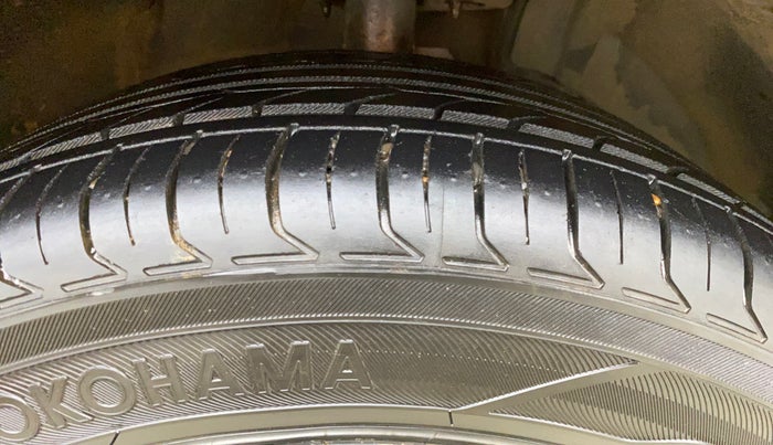 2017 Maruti Baleno ALPHA PETROL 1.2, Petrol, Manual, 1,04,076 km, Right Front Tyre Tread