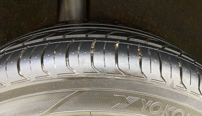 2017 Maruti Baleno ALPHA PETROL 1.2, Petrol, Manual, 1,04,076 km, Right Rear Tyre Tread