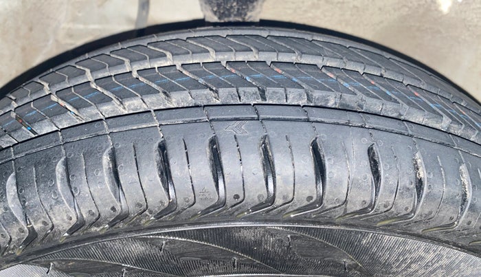 2017 Maruti Alto 800 LXI, Petrol, Manual, 37,368 km, Right Front Tyre Tread