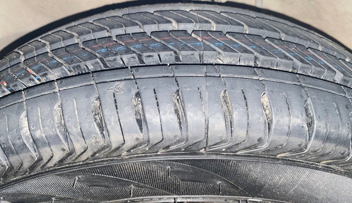 2017 Maruti Alto 800 LXI, Petrol, Manual, 37,368 km, Left Front Tyre Tread