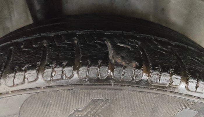 2016 Honda Amaze 1.5L I-DTEC S, Diesel, Manual, 1,05,076 km, Right Rear Tyre Tread