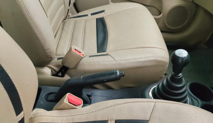 2016 Honda Amaze 1.5L I-DTEC S, Diesel, Manual, 1,05,076 km, Gear Lever