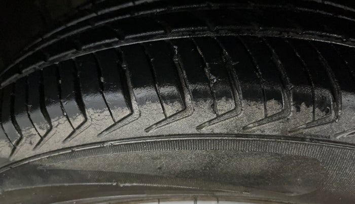 2021 Maruti New Wagon-R LXI CNG 1.0, CNG, Manual, 59,969 km, Left Front Tyre Tread