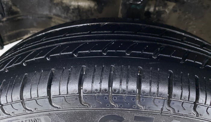 2017 Maruti Wagon R 1.0 LXI CNG, CNG, Manual, 99,033 km, Left Front Tyre Tread