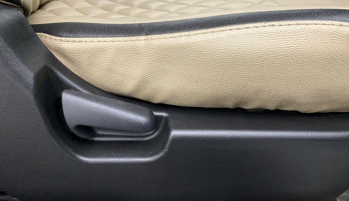 2017 Maruti Wagon R 1.0 LXI CNG, CNG, Manual, 99,033 km, Driver Side Adjustment Panel
